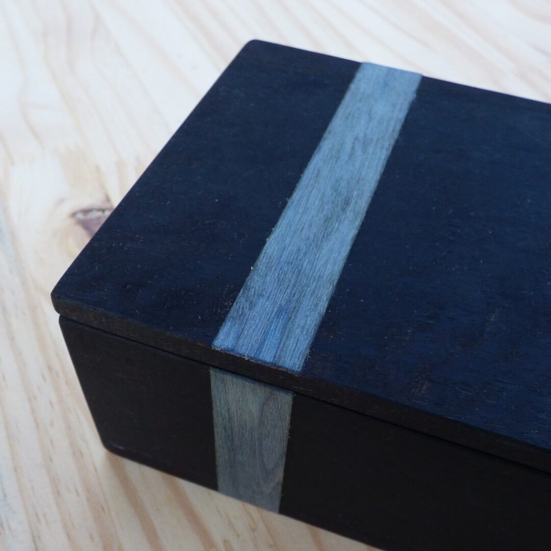 Boîte Noir Couture Le Plumier en Noyer Ébonisé – Gris Bleu – Image 3