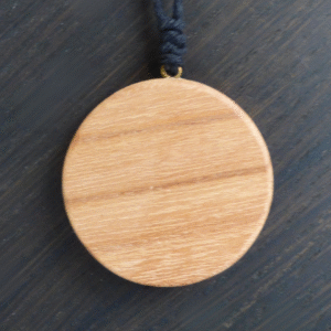 Collier Talisman en Orme – Bois Pur
