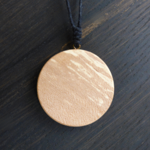 Collier Talisman en Alisier – Bois Pur