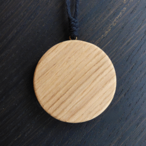Collier Talisman en Chêne – Bois Pur