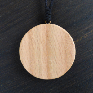 Collier Talisman en Chêne rouge – Bois Pur
