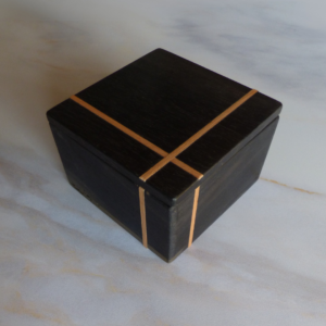 Boîte Noir Couture La Carrée en Noyer Ébonisé – Rose Pâle