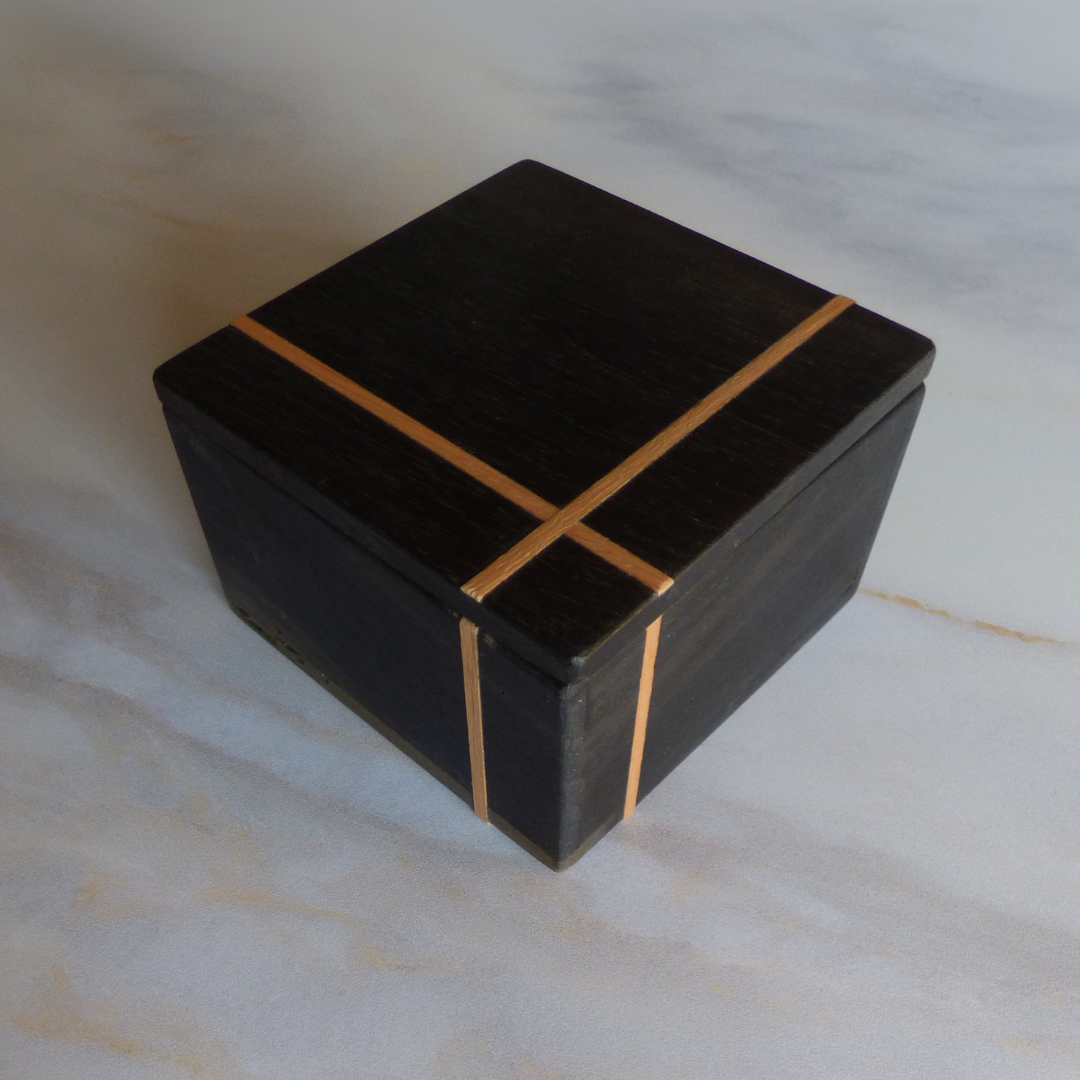 Boîte Noir Couture La Carrée en Noyer Ébonisé – Rose Pâle