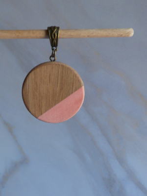 Pendentif Chemin D’Harmonie en Noyer placage Rose